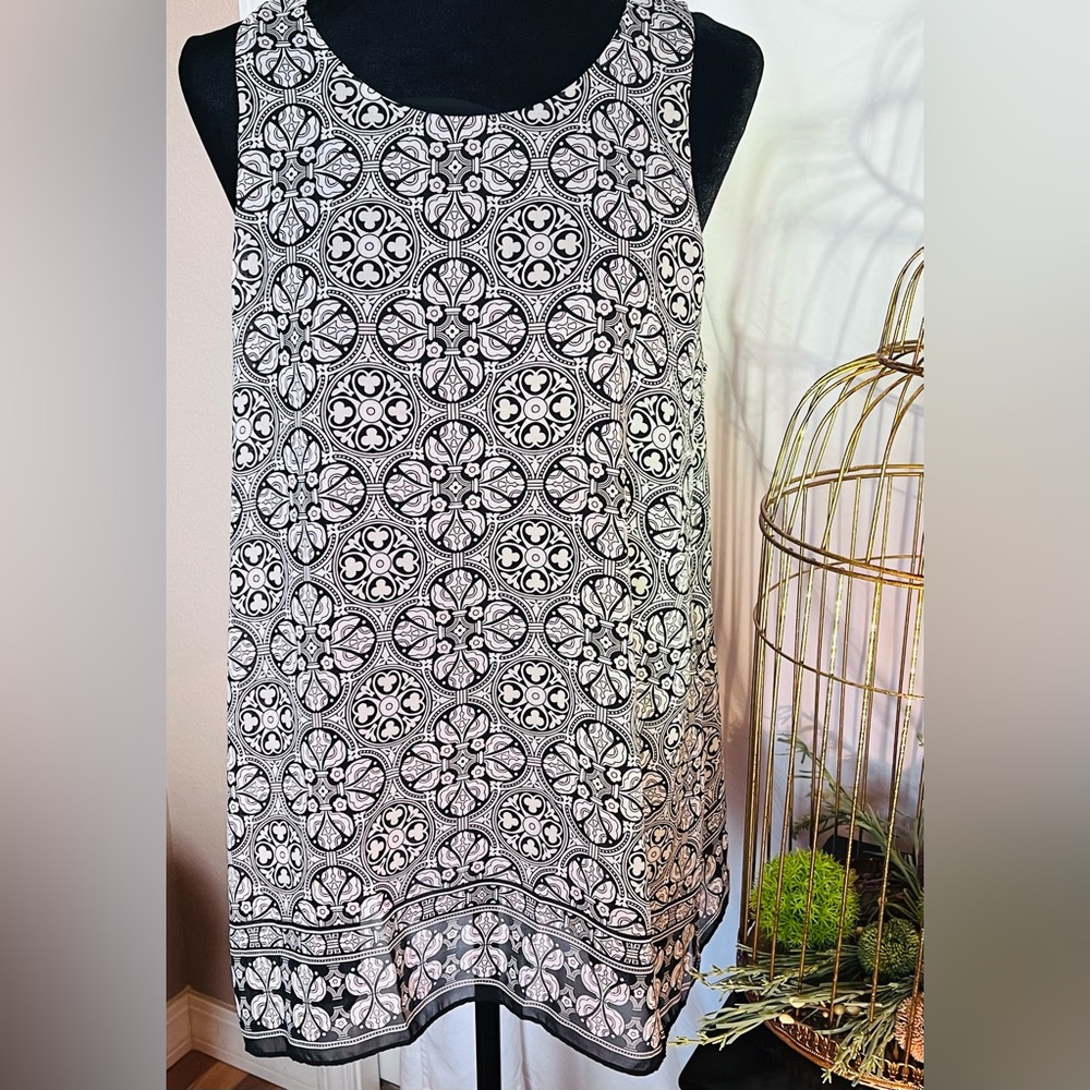 Women’s xL Max Studio dress shirt (sleeveless)